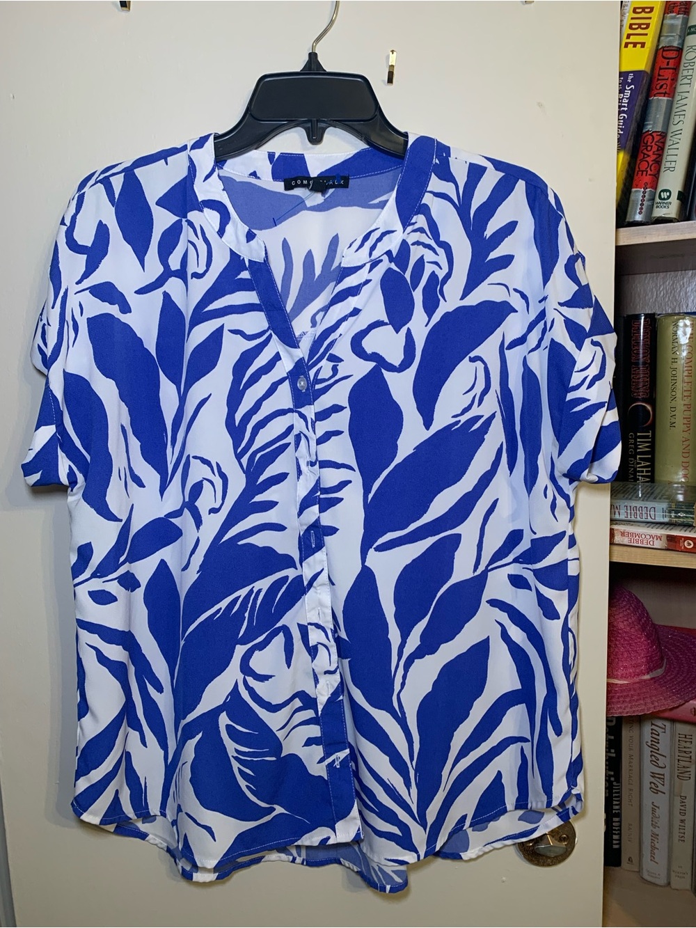 Blue and White Tropical Print Short Sleeve Blouse - Casual V-Neck